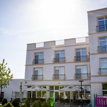Unique Garden Hotel Brăila Exterior foto