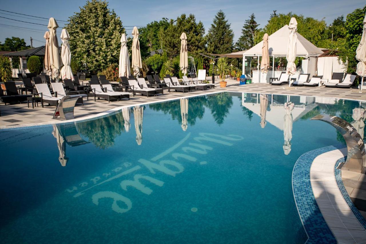 Unique Garden Hotel Brăila Exterior foto