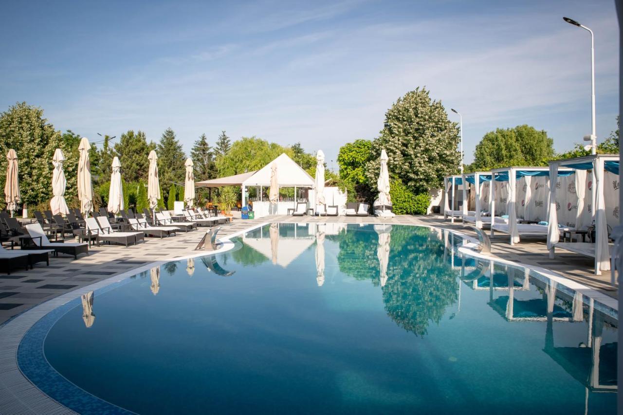 Unique Garden Hotel Brăila Exterior foto